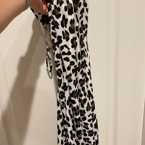 Hopely Leopard Print Maxi Dress from Pink Lily
Boutique
size S - Picture 5 of 5